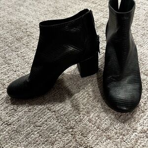 CECELIA NEW YORK Textured Black Ankle Booties sz 7.5